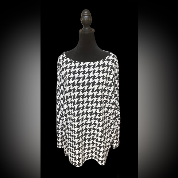 LuLaRoe Tops - LuLaRoe: Houndstooth Blouse
